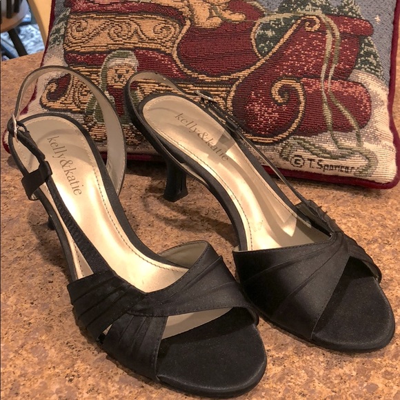 Kelly & Katie Shoes - Kelli & Katie Navy Blue Fabric Upper Heels Size 7